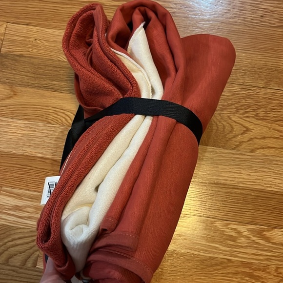 Free People x Tricia Fix Terry Fleece Throw NWT - Picture 10 of 12